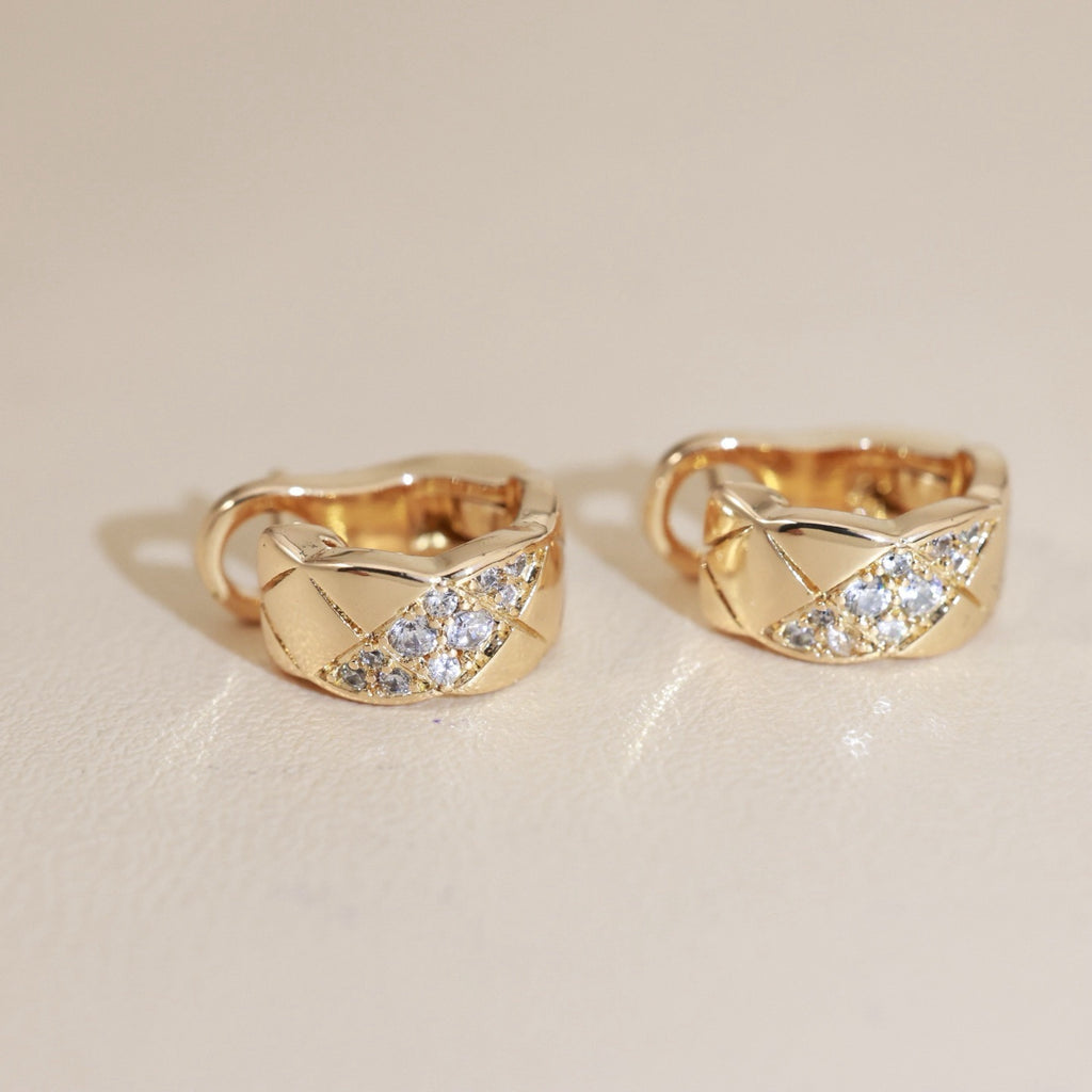 Boucles d'oreilles mini-créoles à motif pavé de diamants