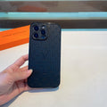 Funda para móvil con monograma en relieve
