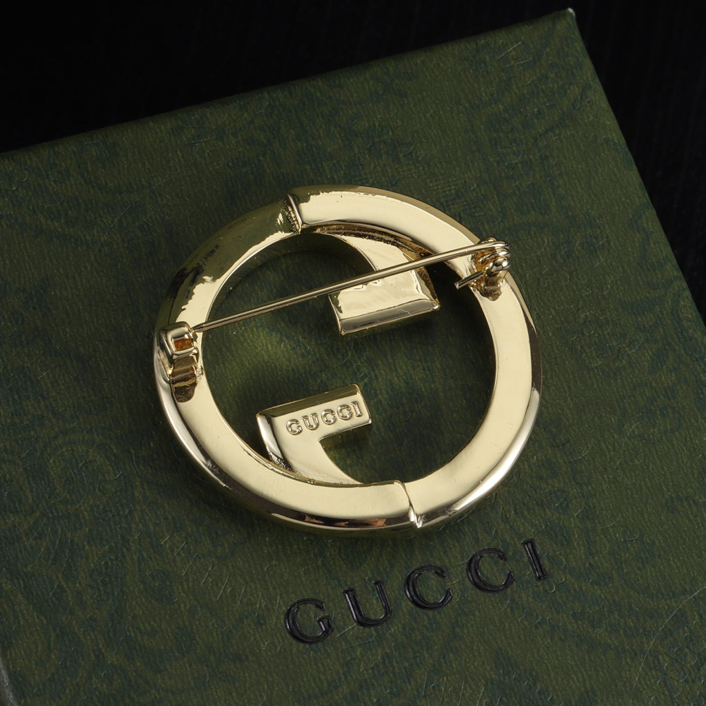 Broche com Emblema Redondo Cravejado