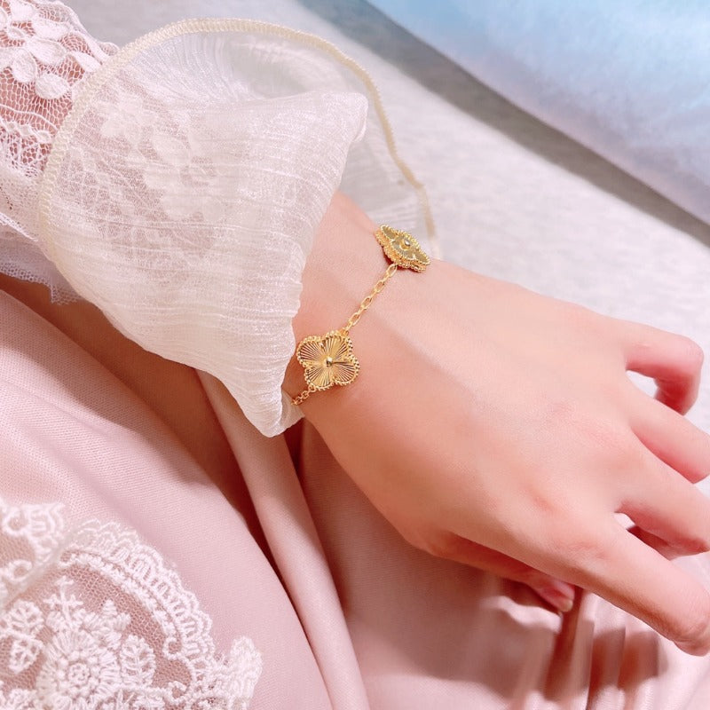 Bracelet à motif de quatre-feuilles cannelé