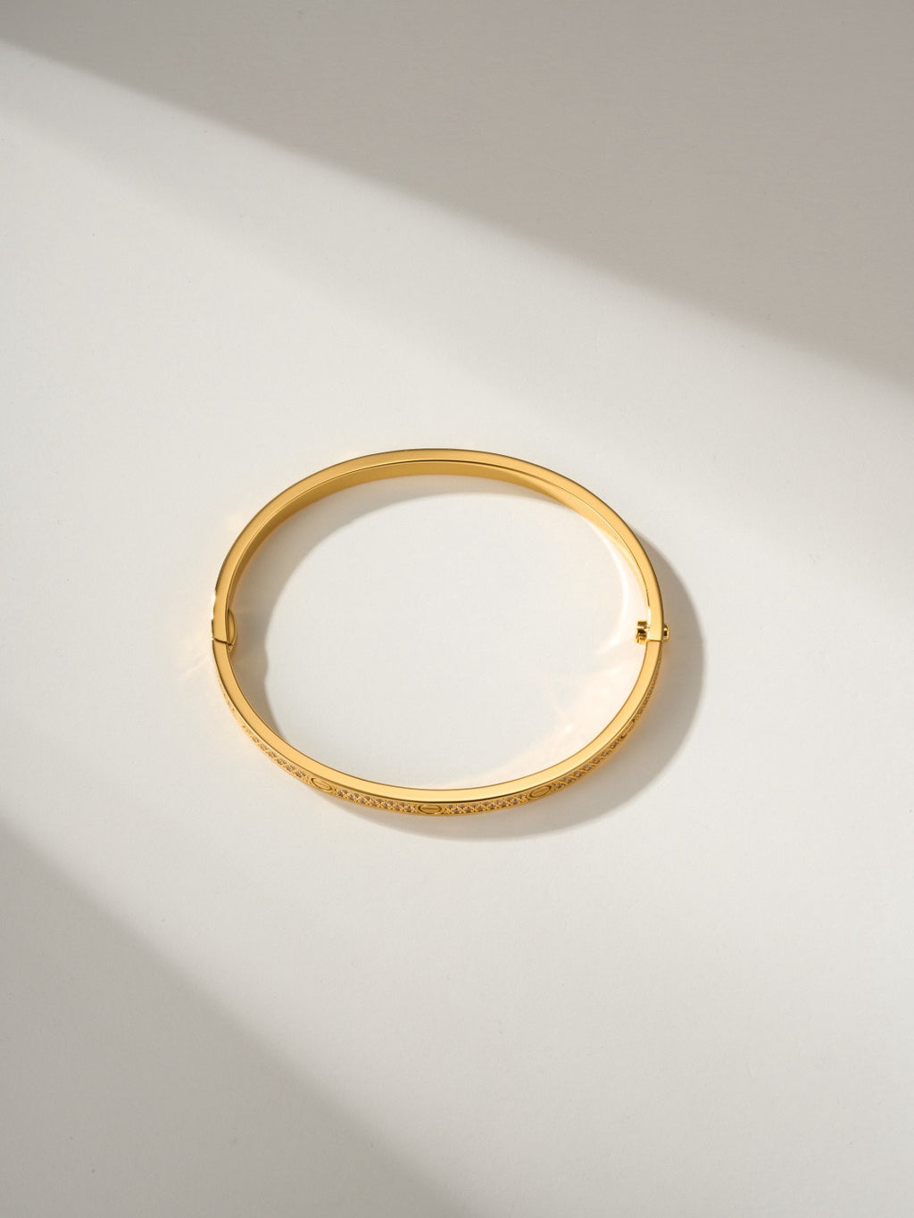 Bracelet jonc clouté à vis apparentes
