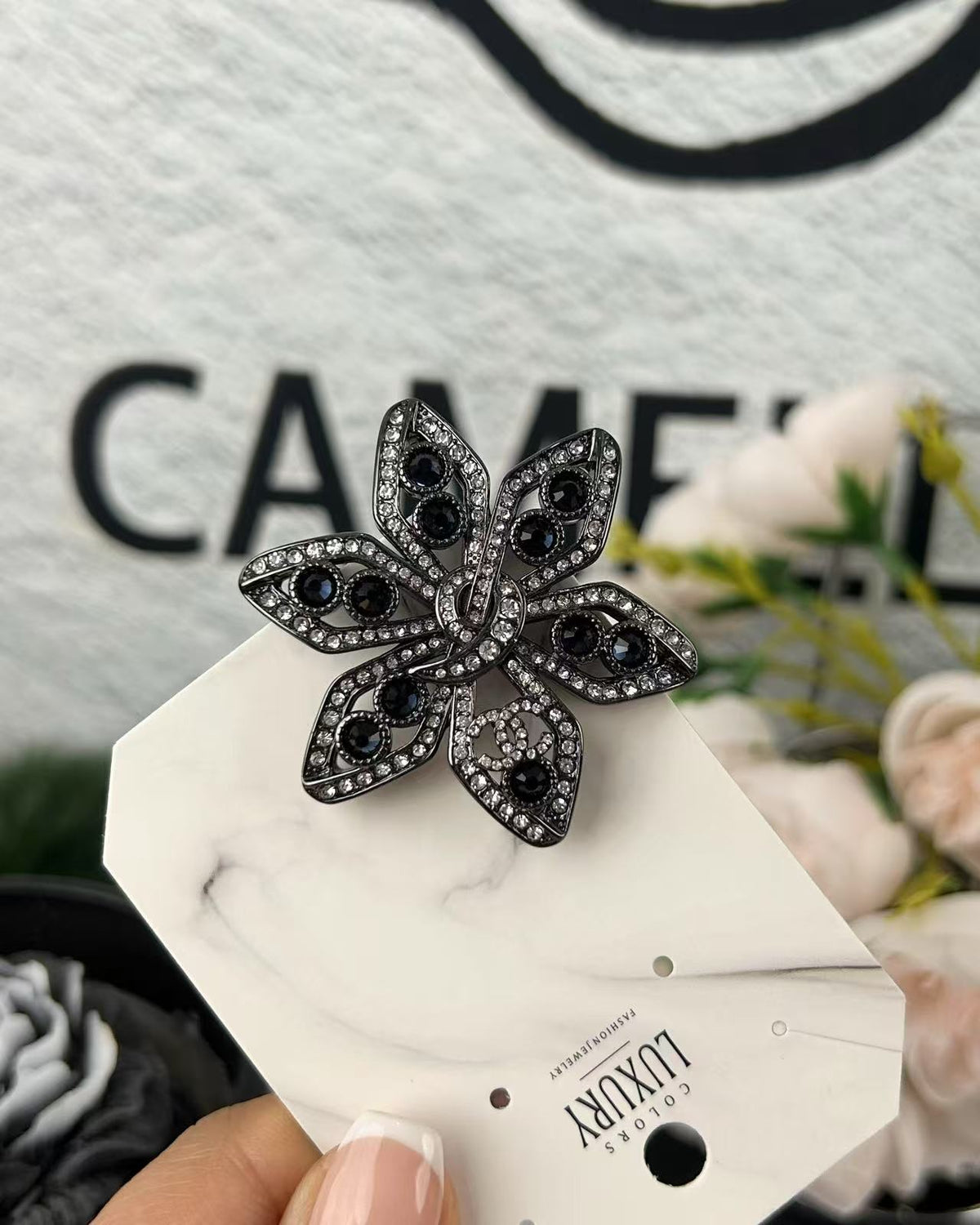 Openwork Flower Outline Brooch