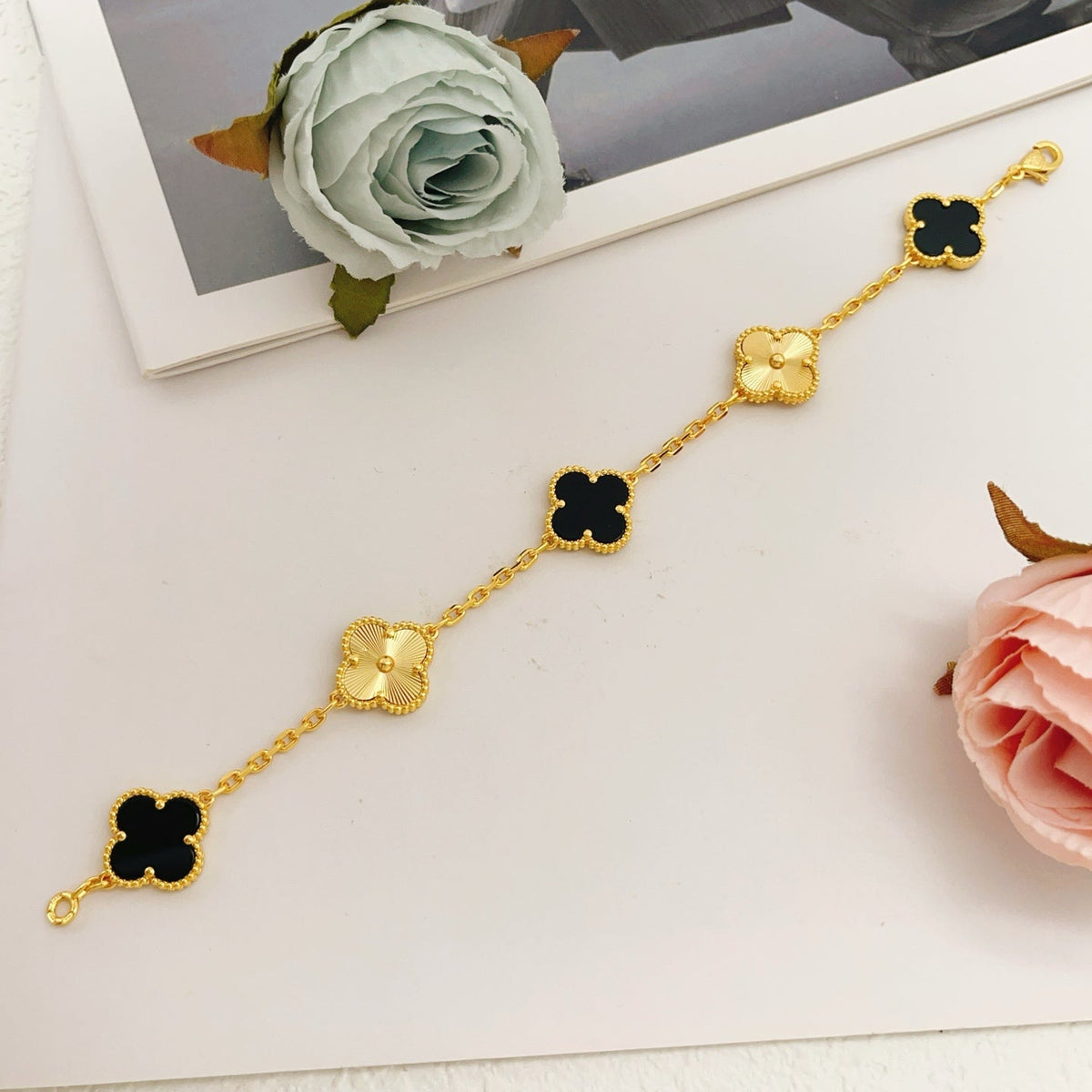 Black & Fluted Quatrefoil Chain Bracelet