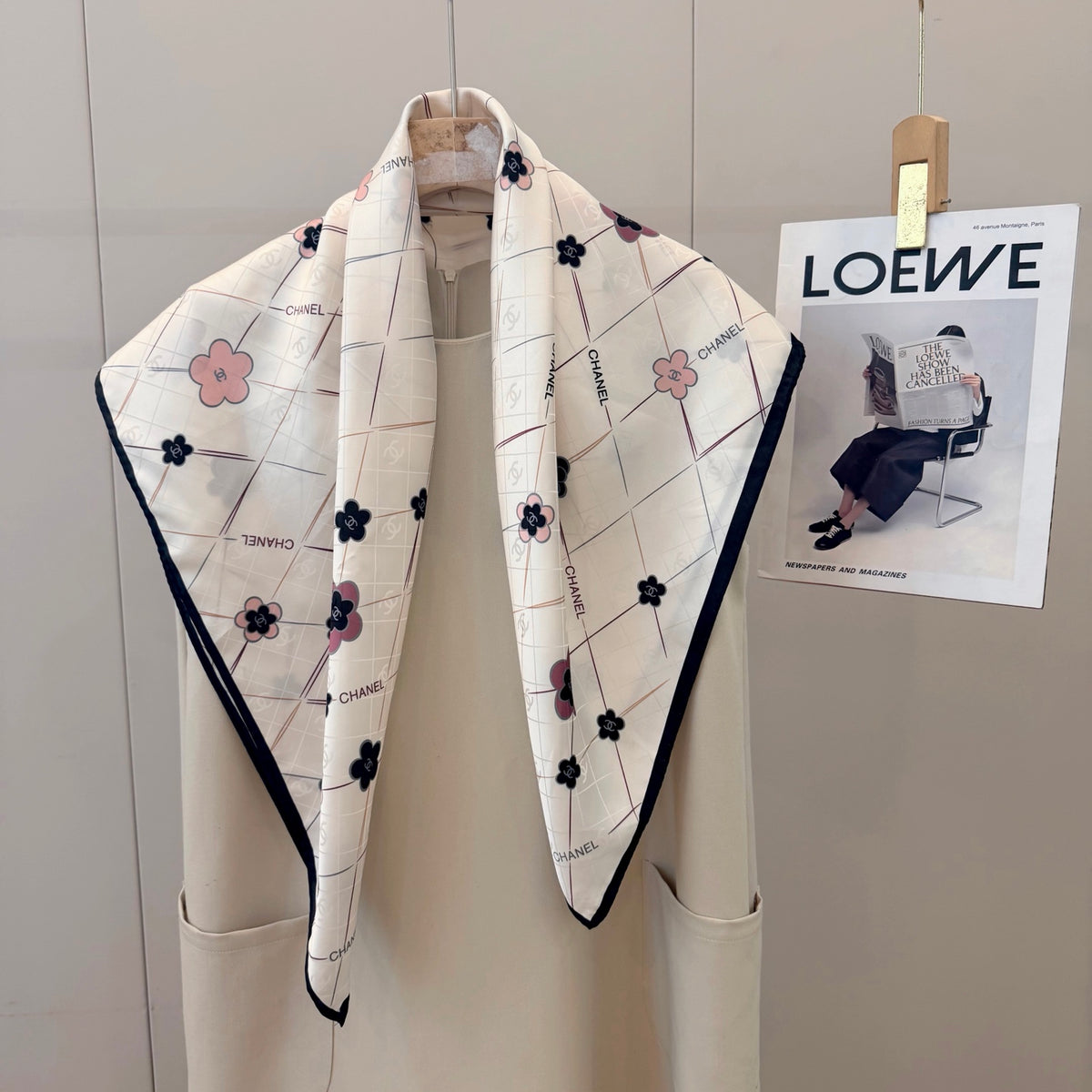 Foulard carré à motif floral et treillis de losanges - 90 x 90 cm