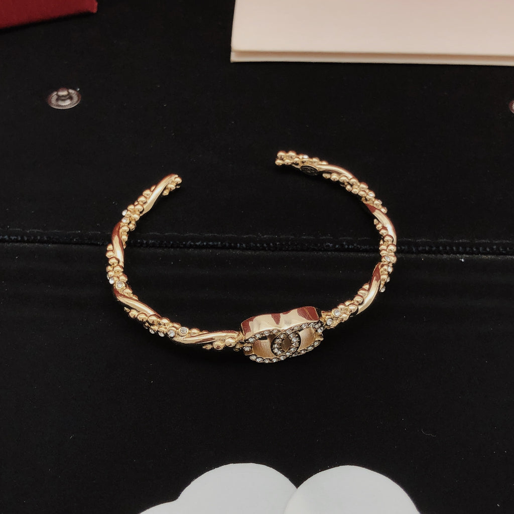 Bracelet manchette à maillons entrelacés pavés
