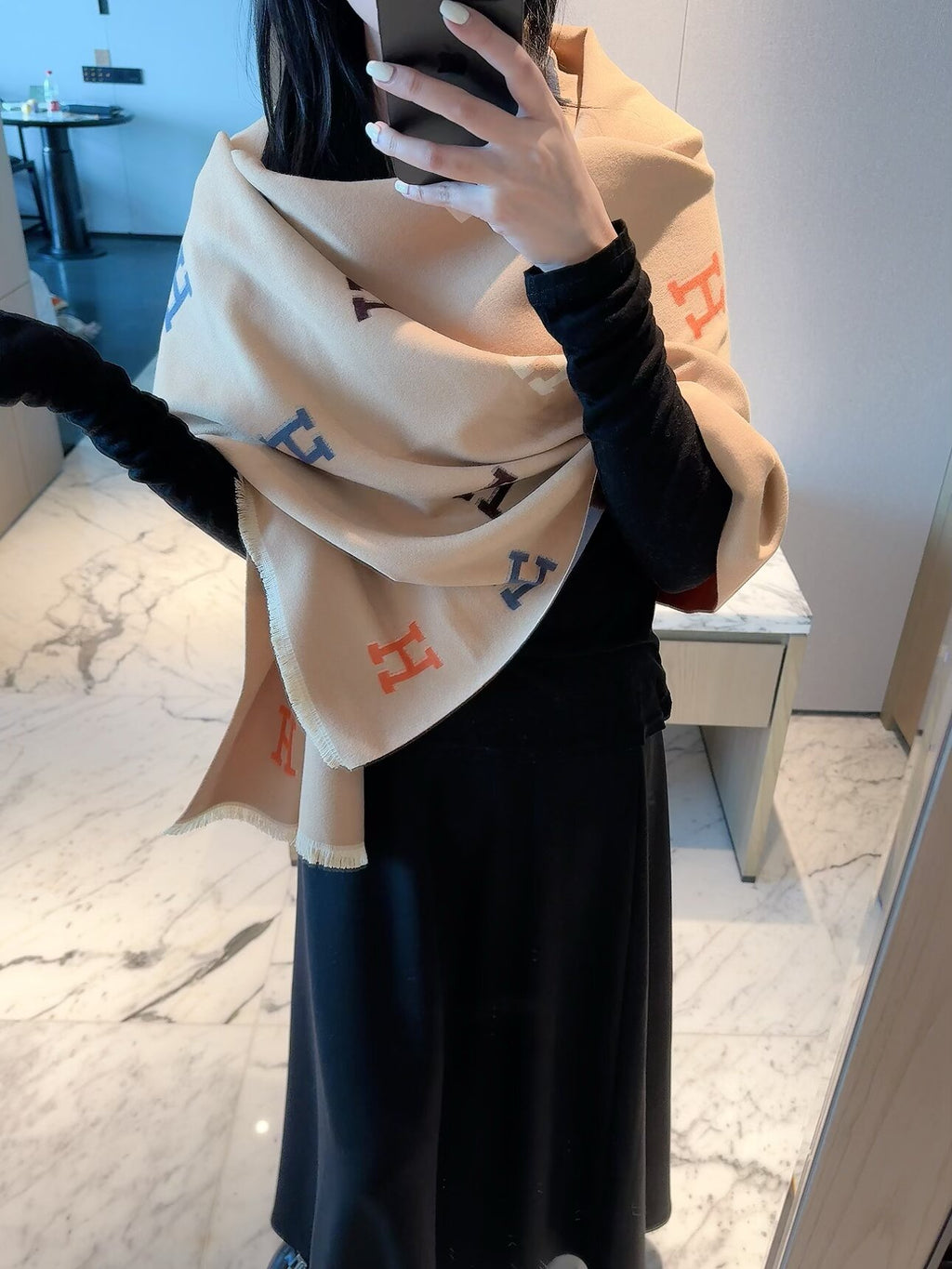 Écharpe enveloppante à motif H colorblock