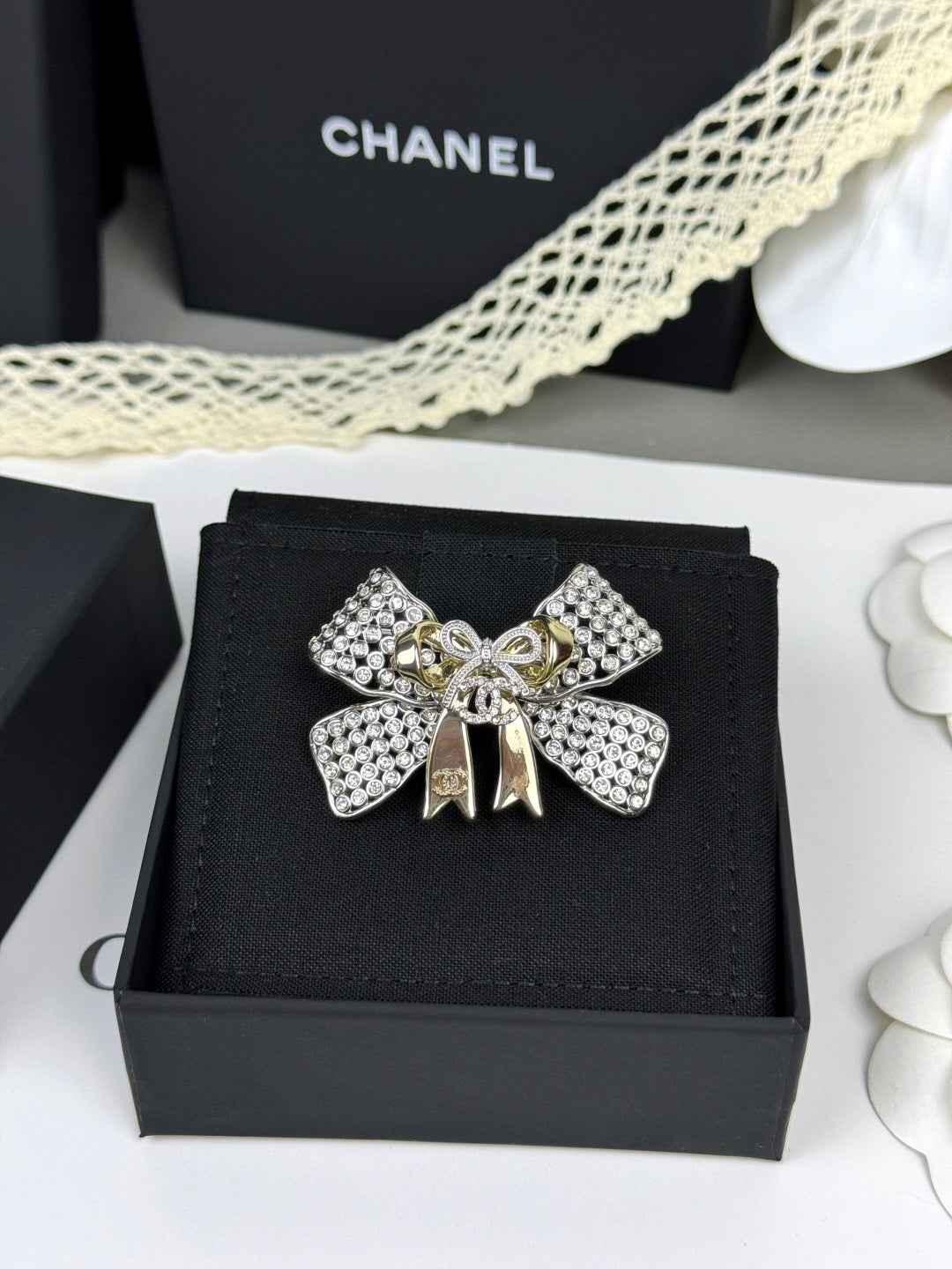 Sparkling Bow Brooch with Ribbon Tails