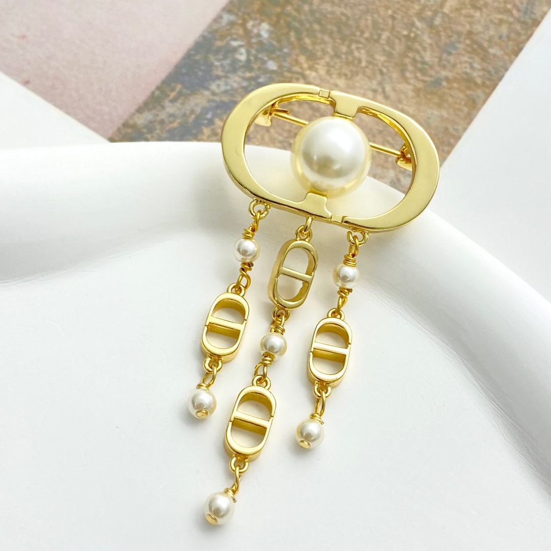 Oval Bead Bar Brooch with Link Tassels