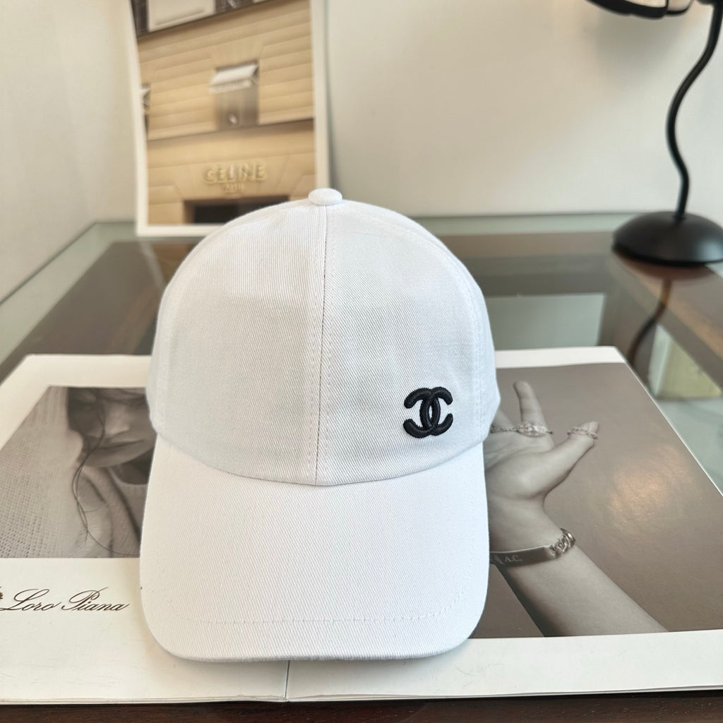 Gorra de béisbol lisa con emblema bordado