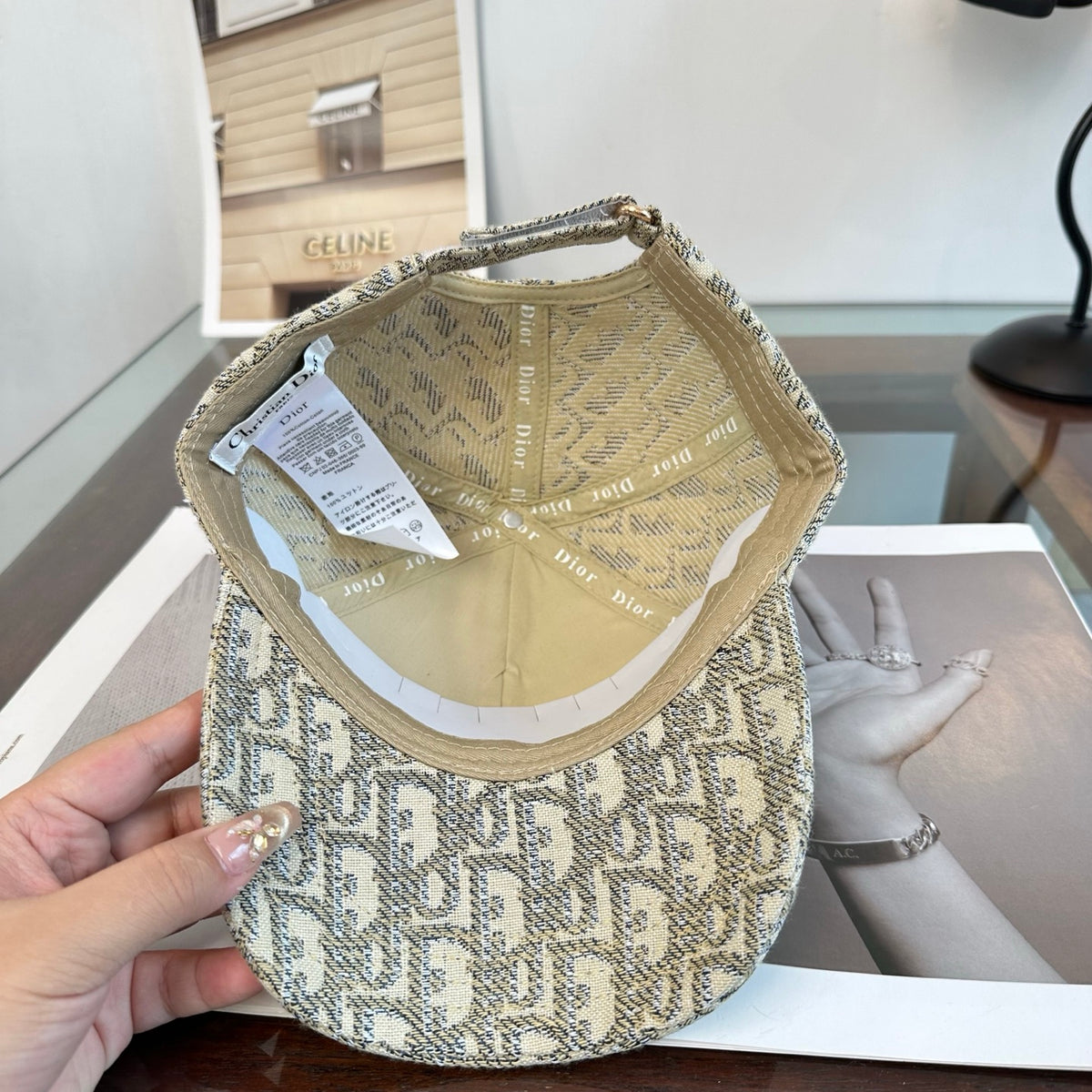 Gorra de béisbol con letras de monograma