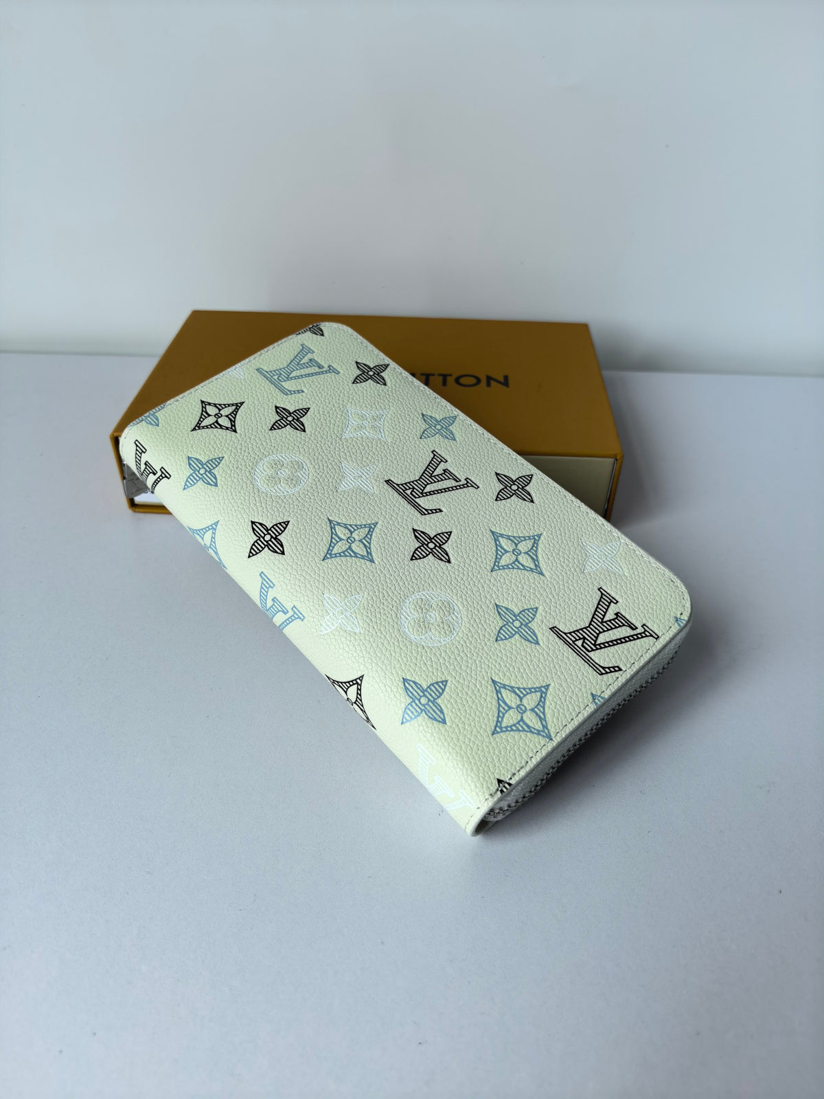 Portefeuille long multicolore à monogramme 005