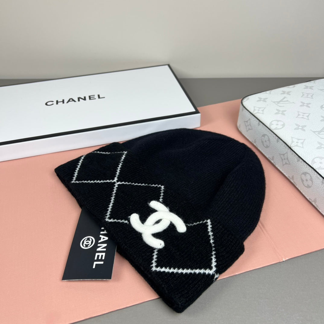 Diamond Pattern Knit Beanie