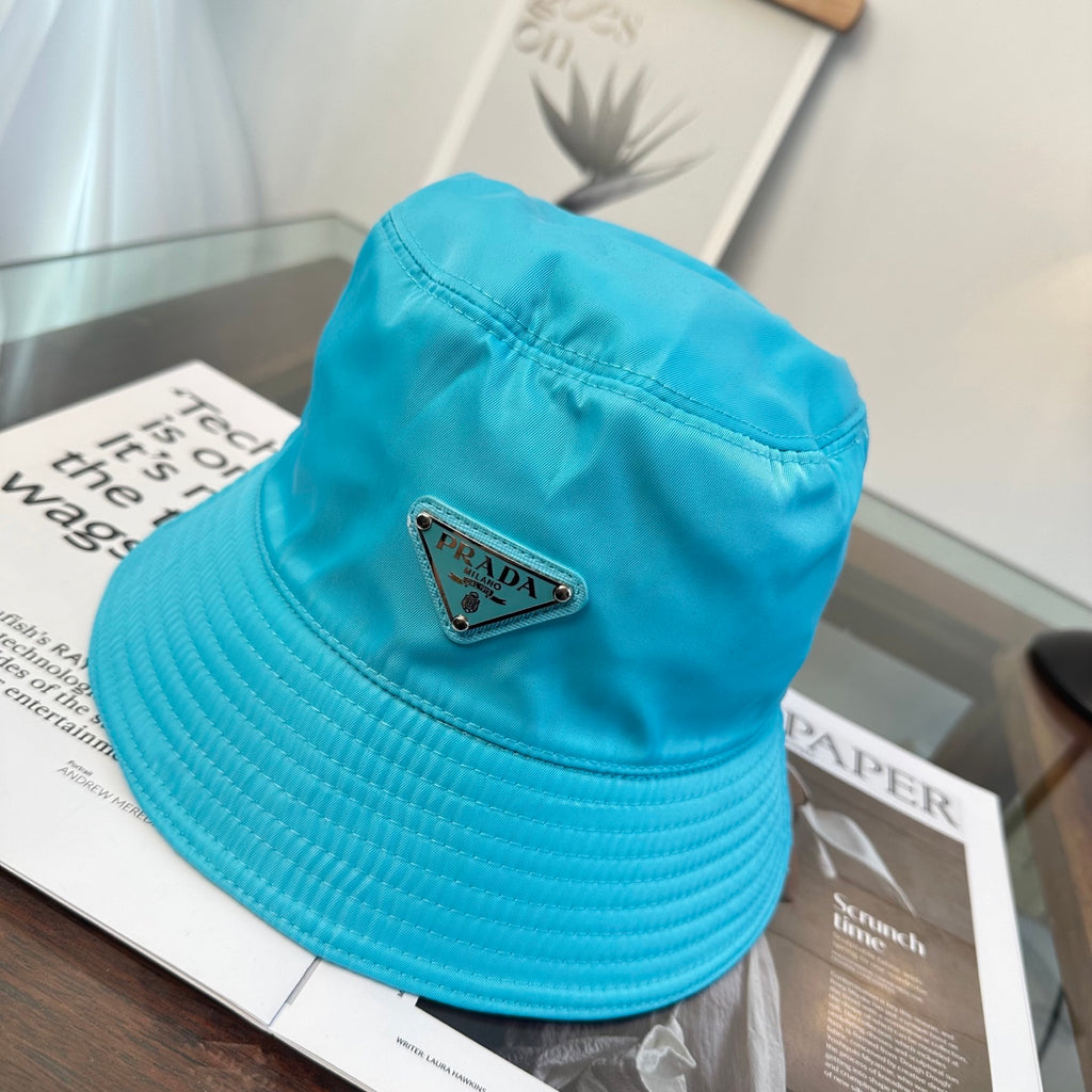 Gorro de pescador liso con parche triangular