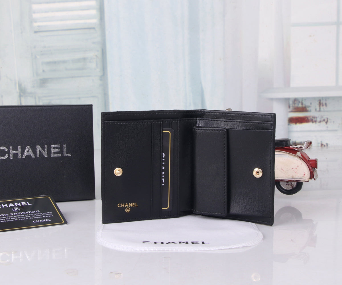 Diamond Quilted Compact Wallet 035