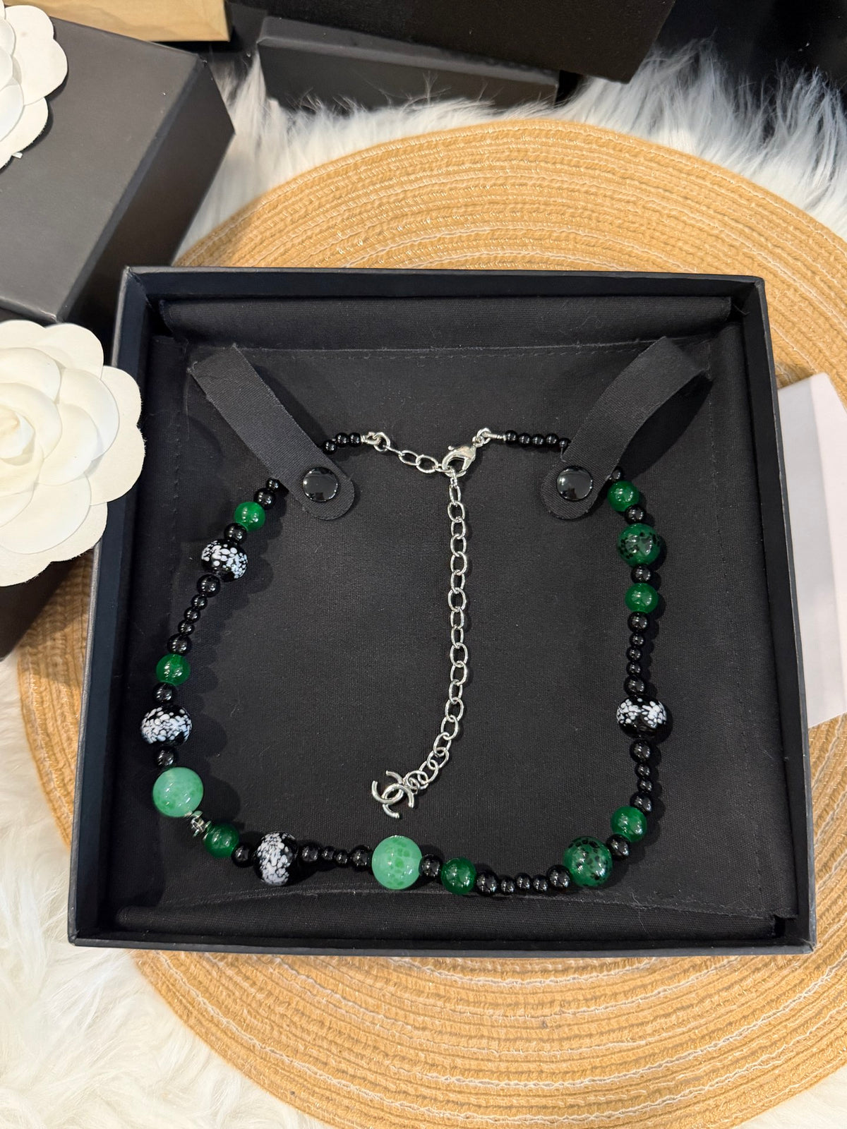 Emerald Green Glass Beaded Choker Necklace with Speckled Beads