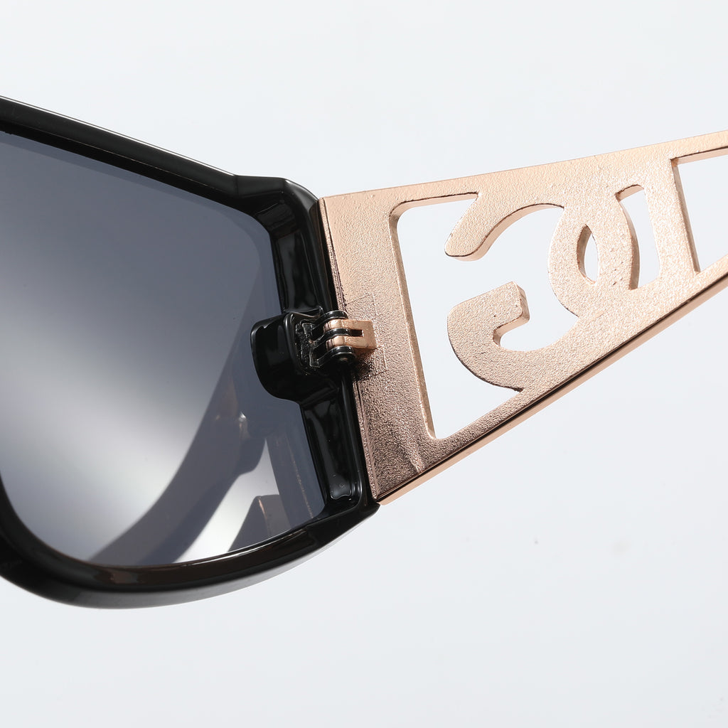 Gafas de sol tipo escudo de parte superior plana con logo en las patillas