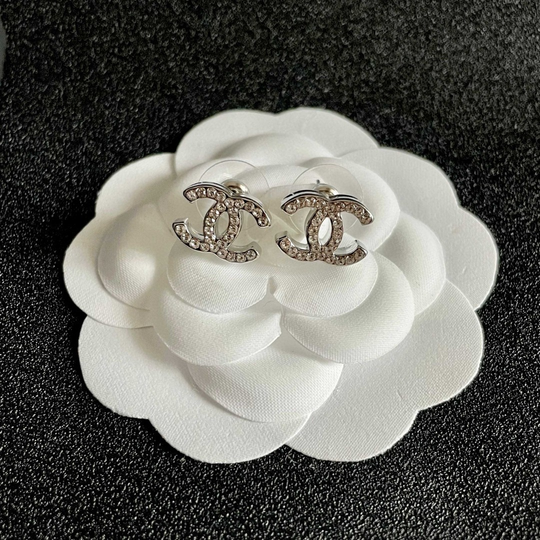 Textured Interlocking-C Stud Earrings