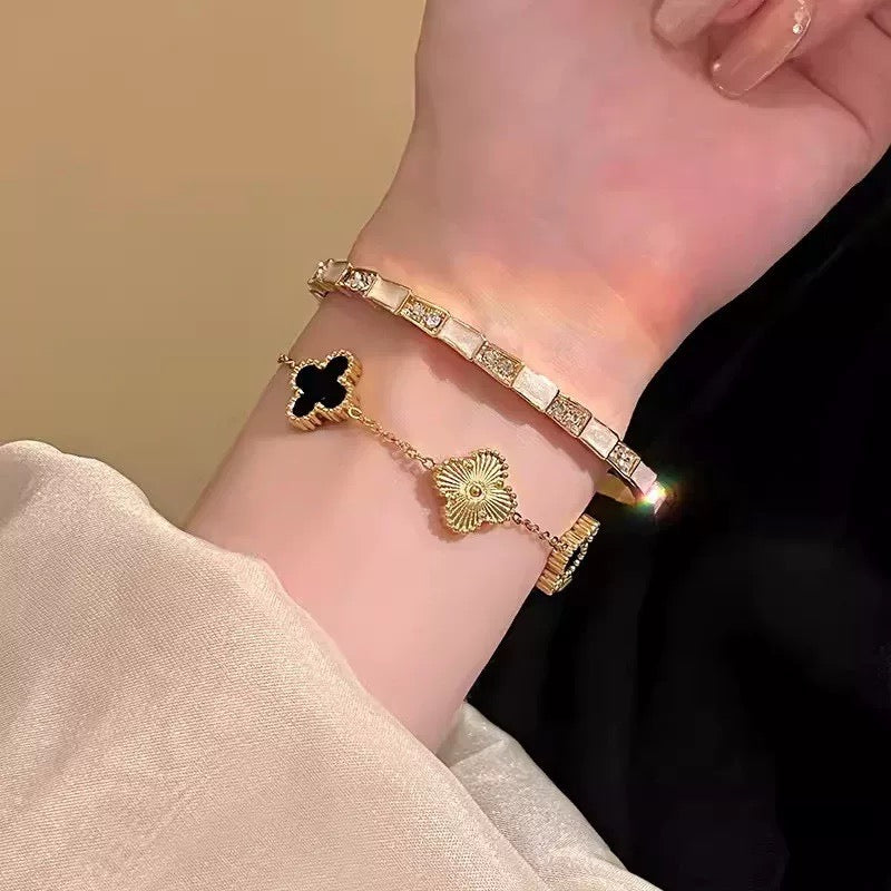Black & Fluted Quatrefoil Chain Bracelet