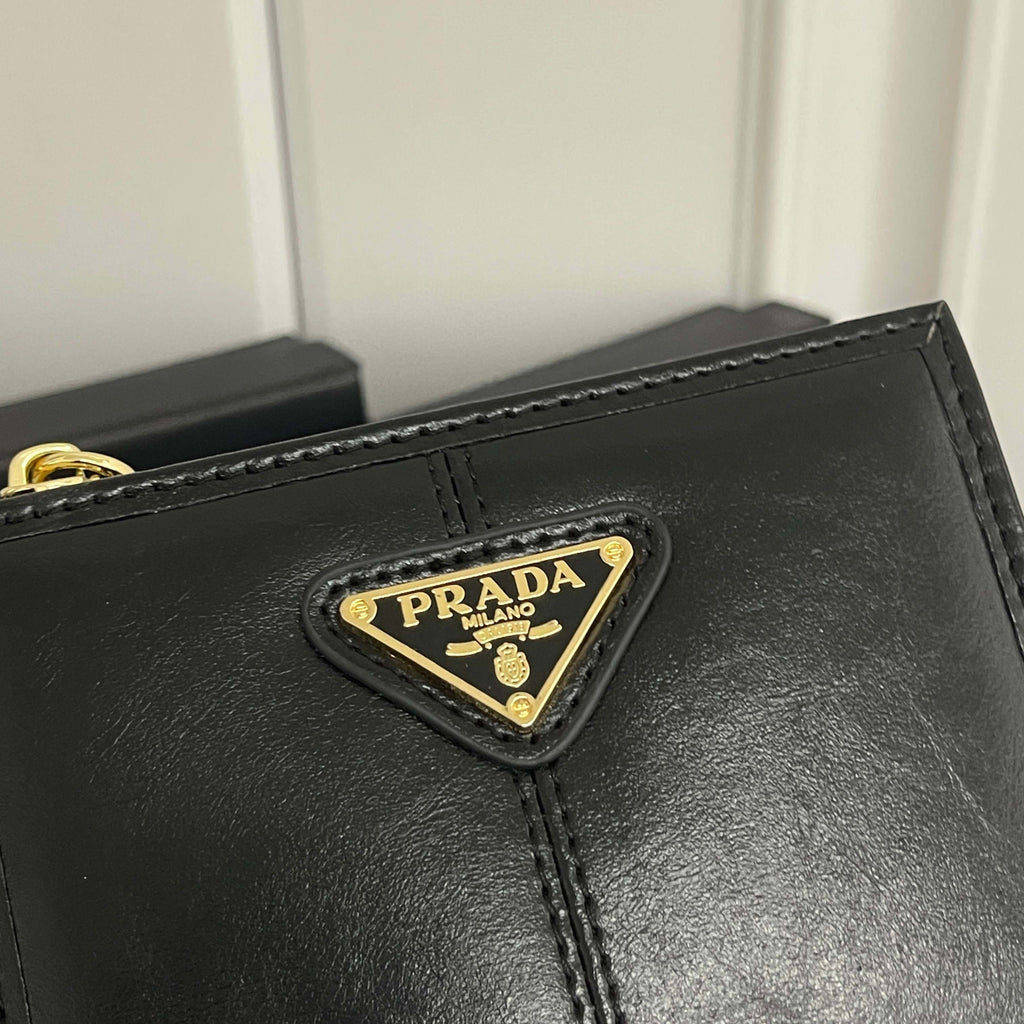 Triangle Emblem Flap Wallet 030
