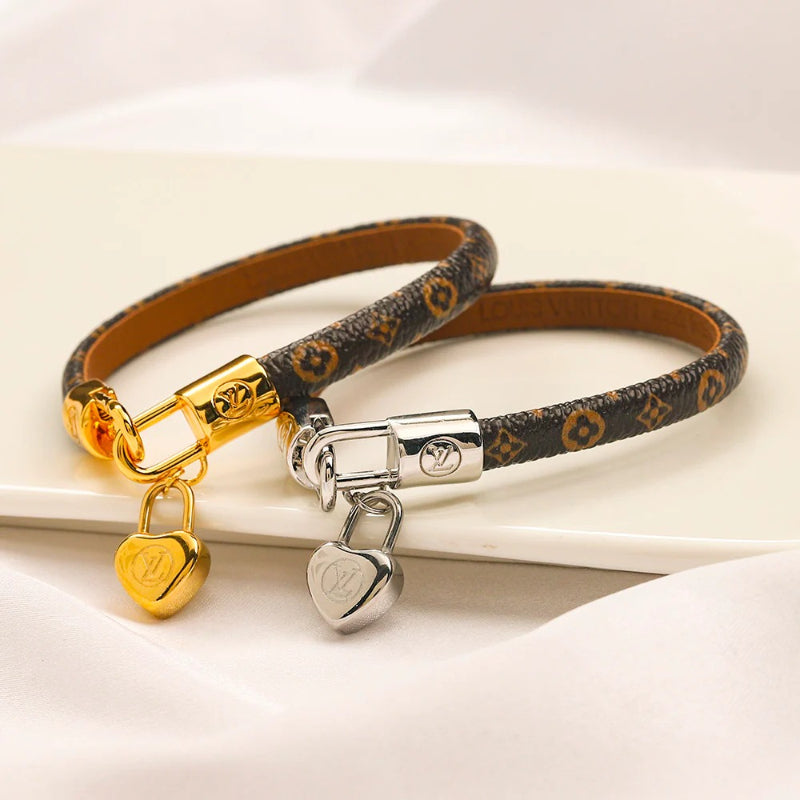 Pulseira de aço inoxidável 304 com monograma e pendente em forma de coração