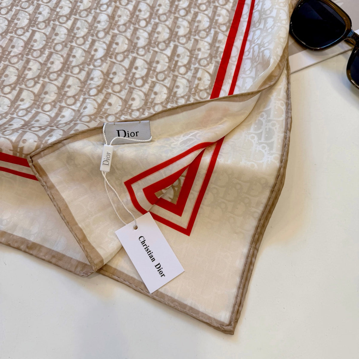 Foulard carré à monogramme et bordure rayée – 90 x 90 cm