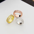 Bague anneau ajourée avec pierres d'accent