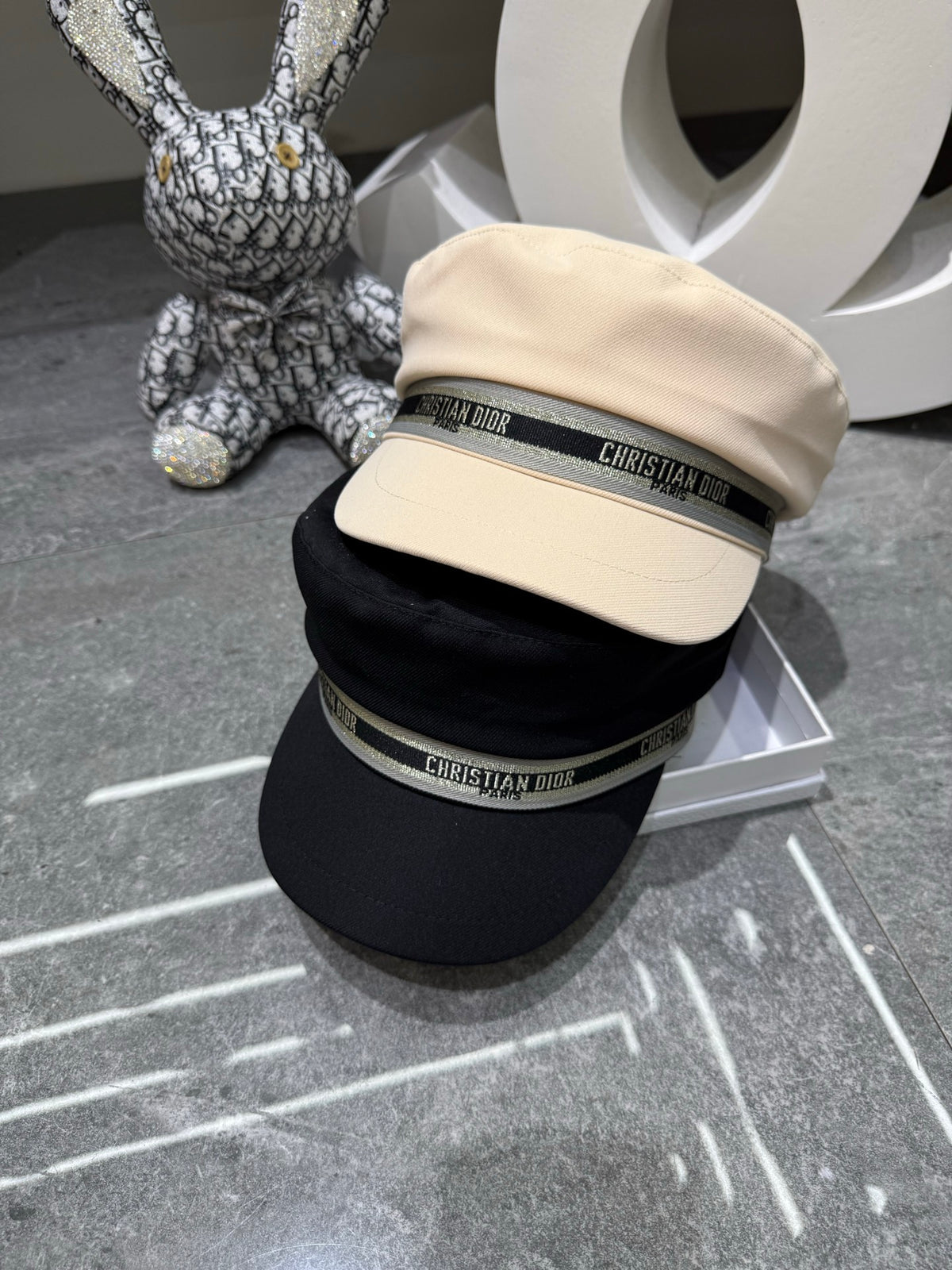 Gorra de panadero con banda de letras