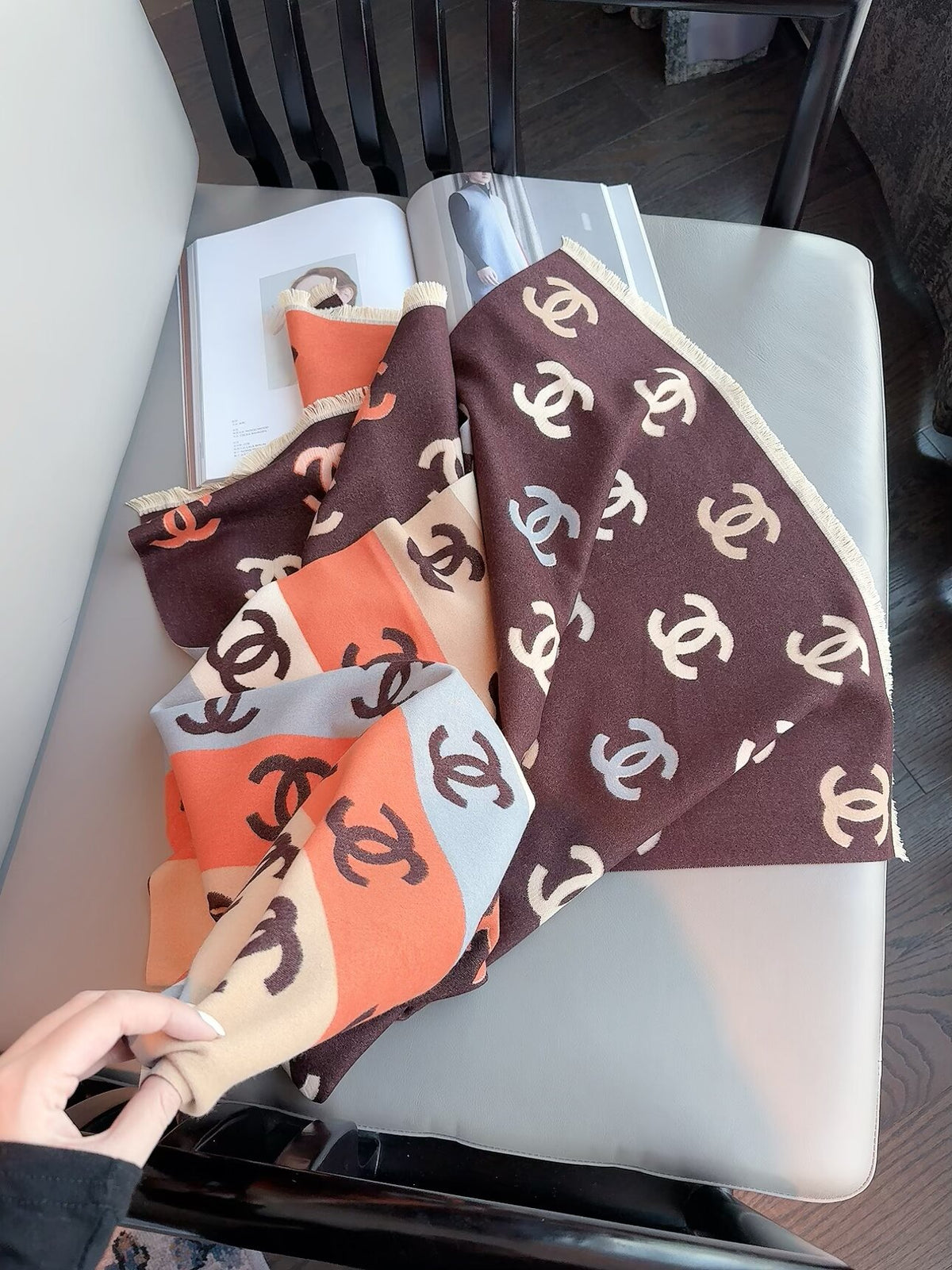 Multicolor Interlocking-C Motif Scarf