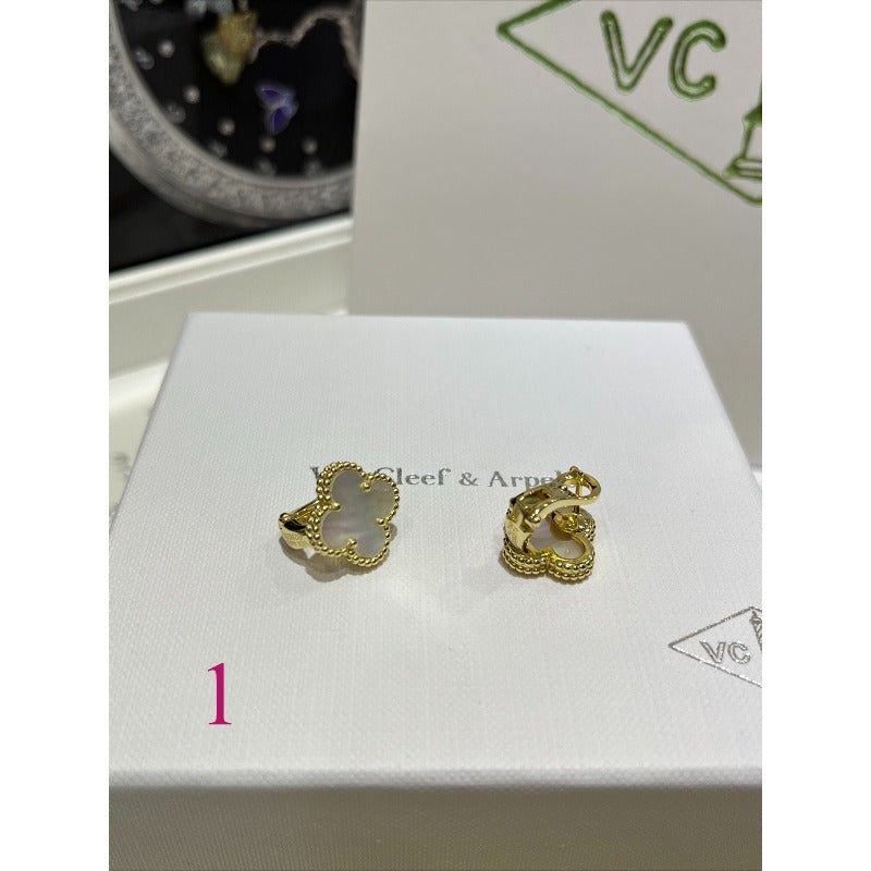 Rounded Quatrefoil Stud Earrings