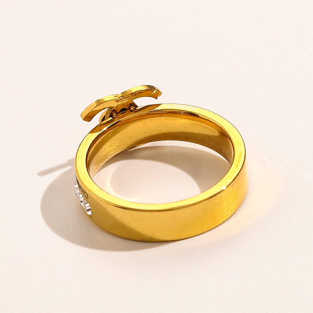 Anillo de acero inoxidable 304 con emblema fino pavé