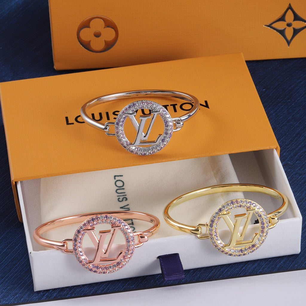 Pulseira rígida redonda com monograma e pavé