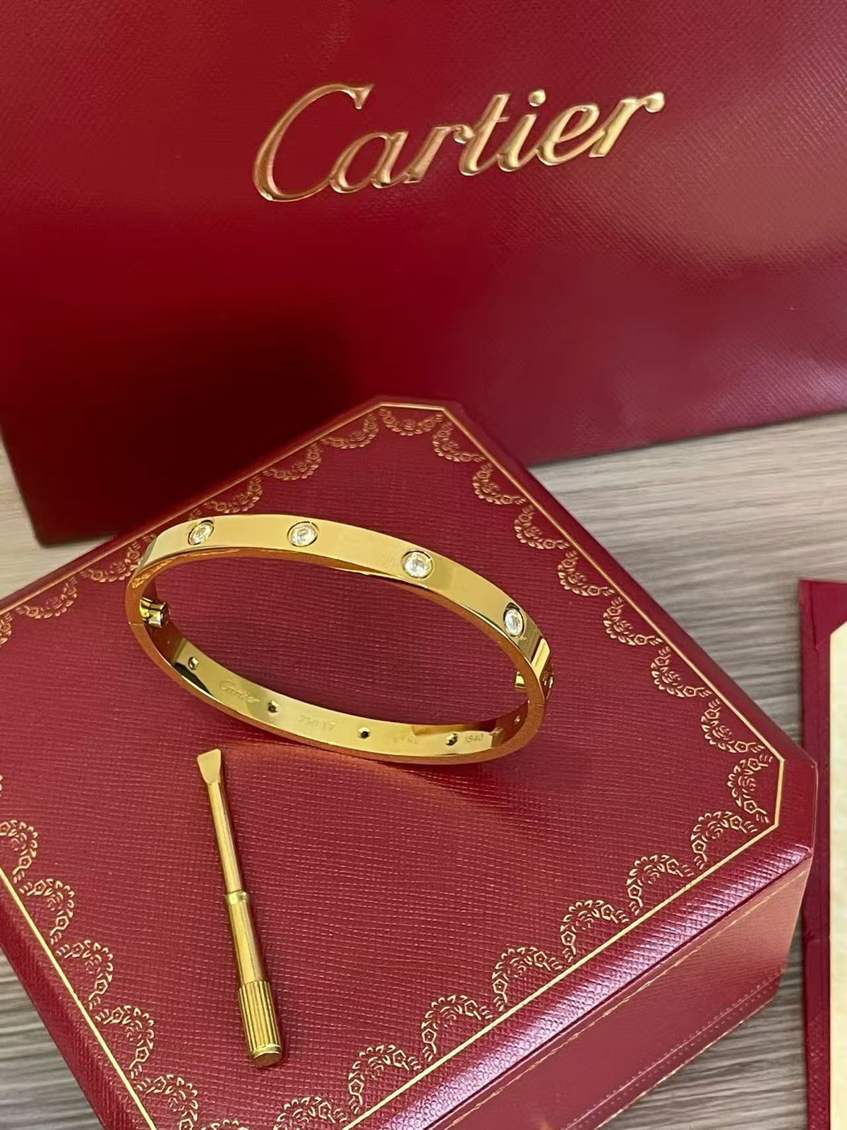 Bracelet jonc en pierre ronde