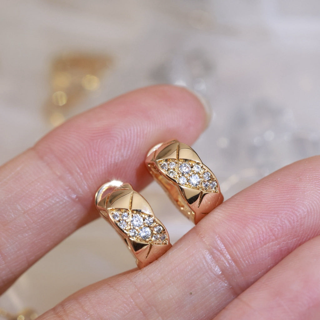 Boucles d'oreilles mini-créoles à motif pavé de diamants