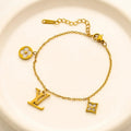 Pulsera de monograma floral con tres dijes de acero inoxidable 304
