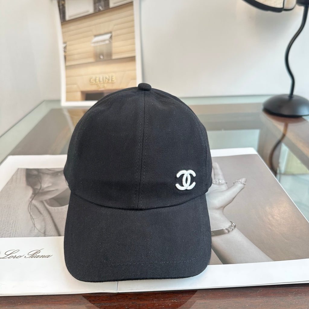 Gorra de béisbol lisa con emblema bordado