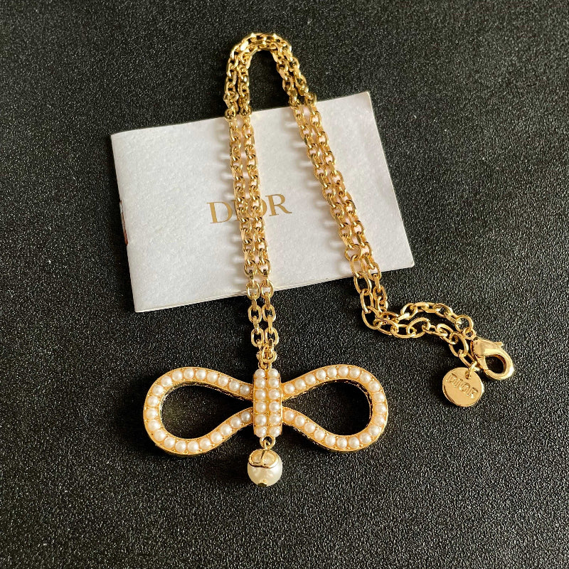 Collar con colgante infinito pavé y detalle colgante de imitación de perla