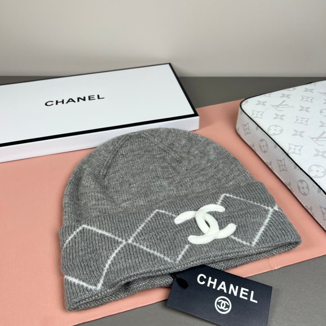 Diamond Pattern Knit Beanie