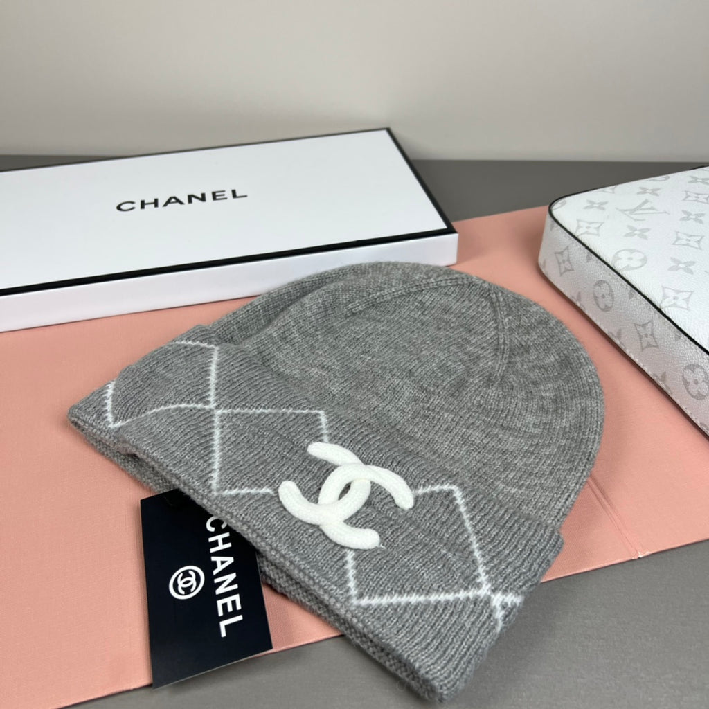 Diamond Pattern Knit Beanie