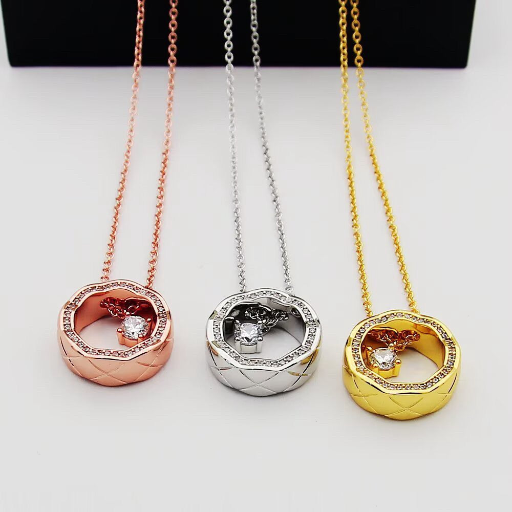 Collier pendentif cercle ouvert