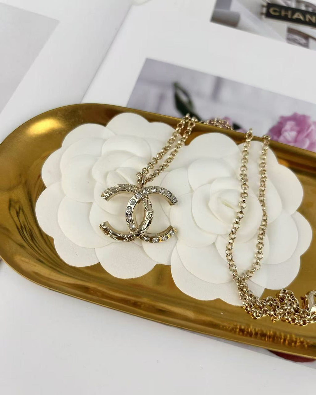 Gold Tone Rhinestone Interlocking Pendant Choker Necklace