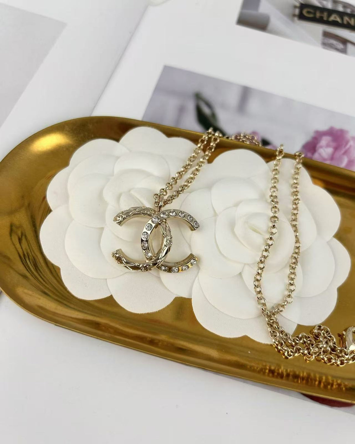 Gold Tone Rhinestone Interlocking Pendant Choker Necklace