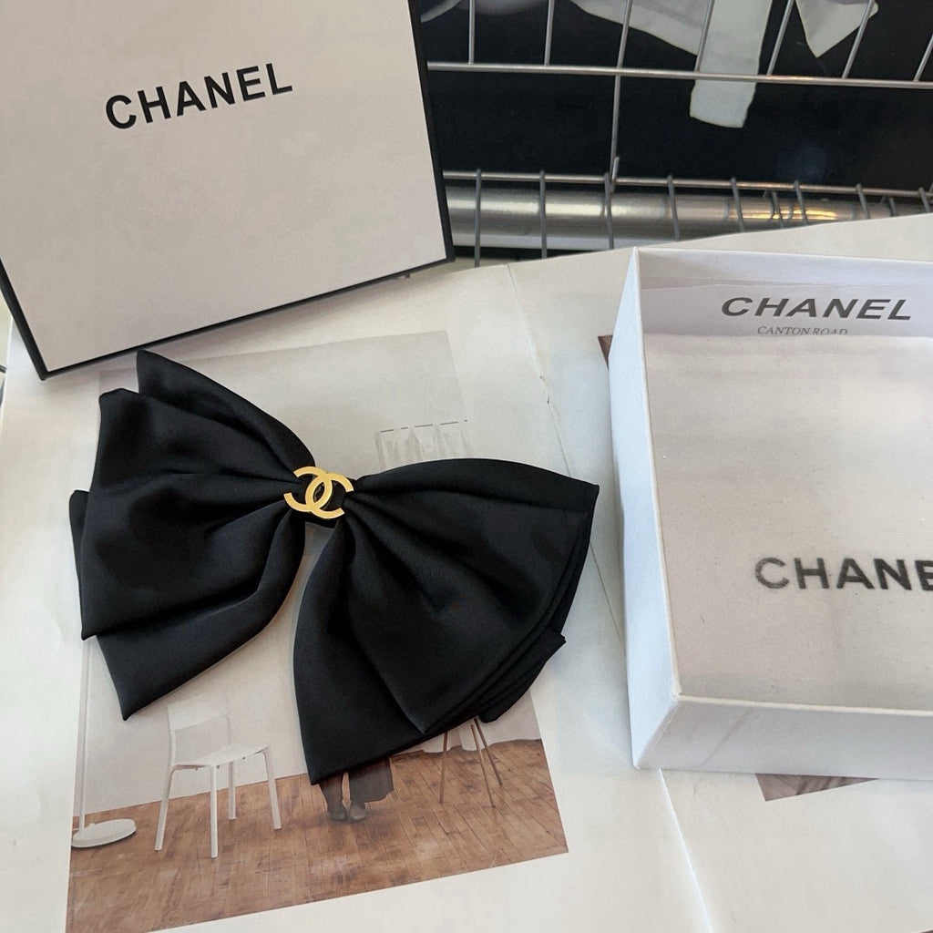 Hair accessory detail