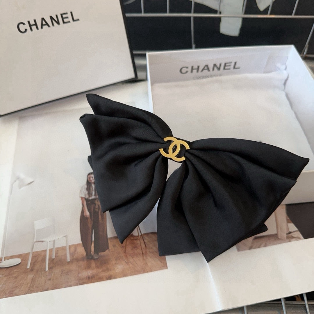 Hair accessory detail