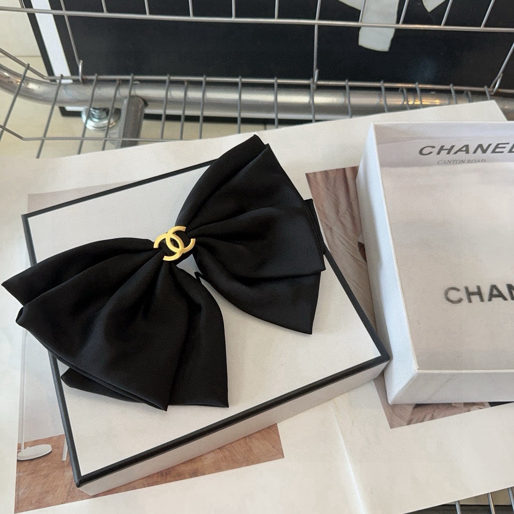 Hair accessory detail