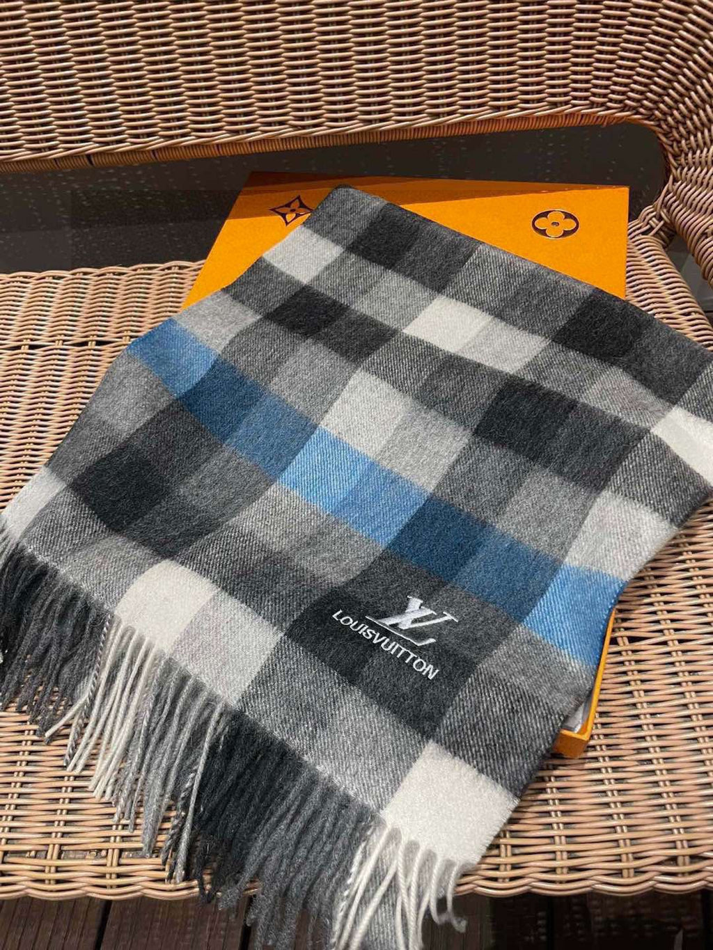 Scarf detail