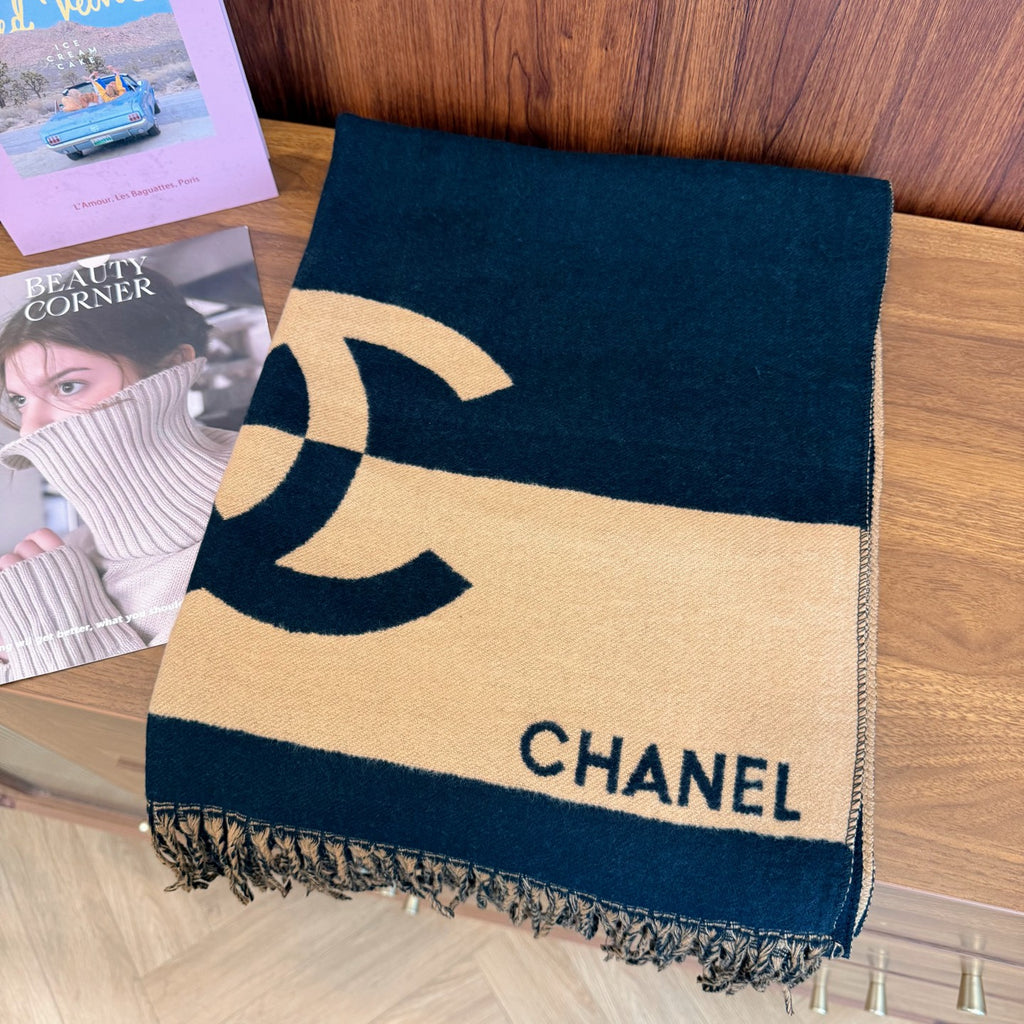 Scarf detail