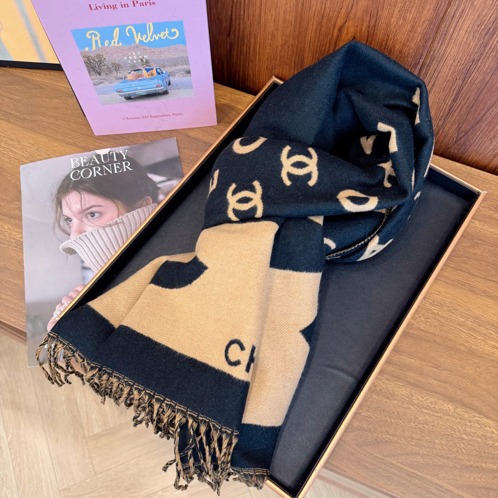Scarf detail