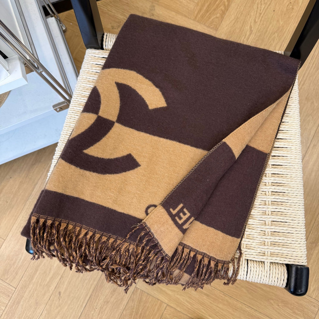 Scarf detail