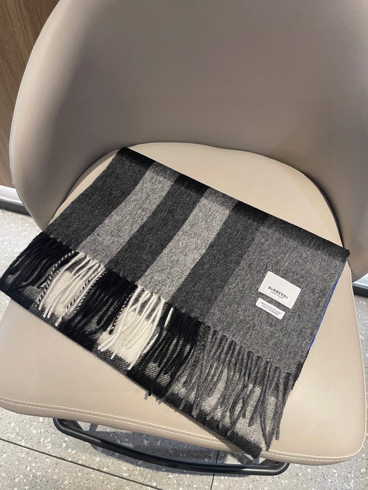 Scarf product detail