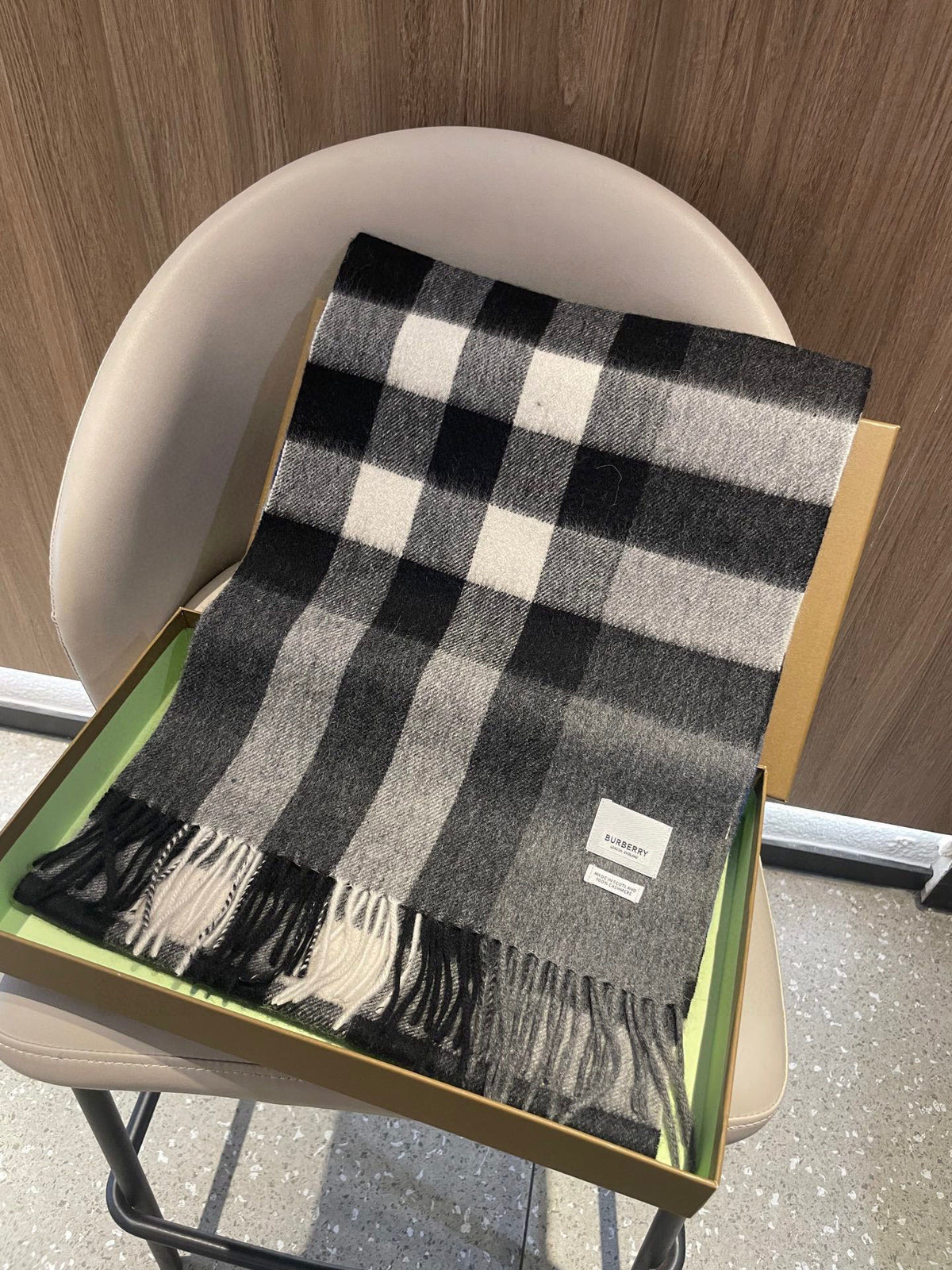 Scarf product detail